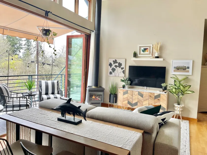 Stunning cozy living in Winslow! - Image 1