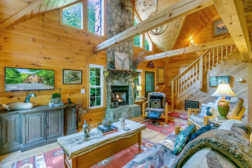 WindFall-Stunning, Pet Friendly, Creekside Cabin - Image 1