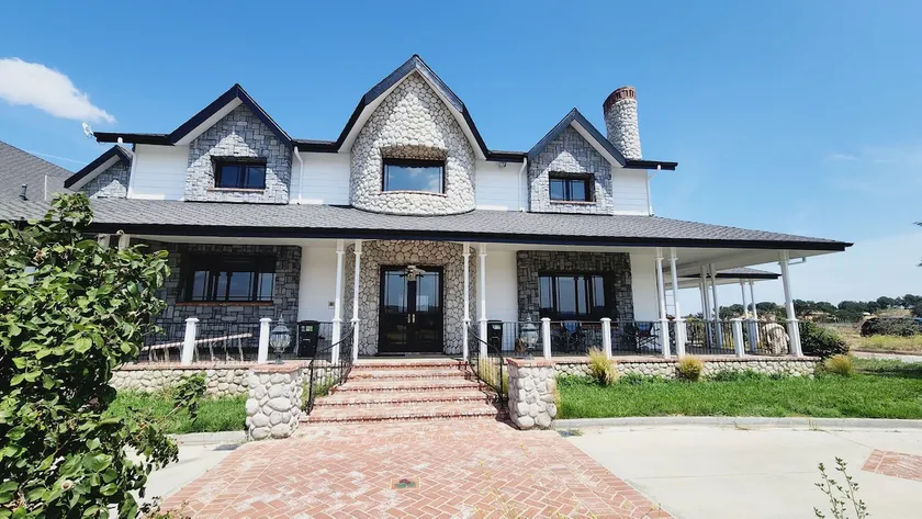 Manor on Santellan Vineyards - Image 1