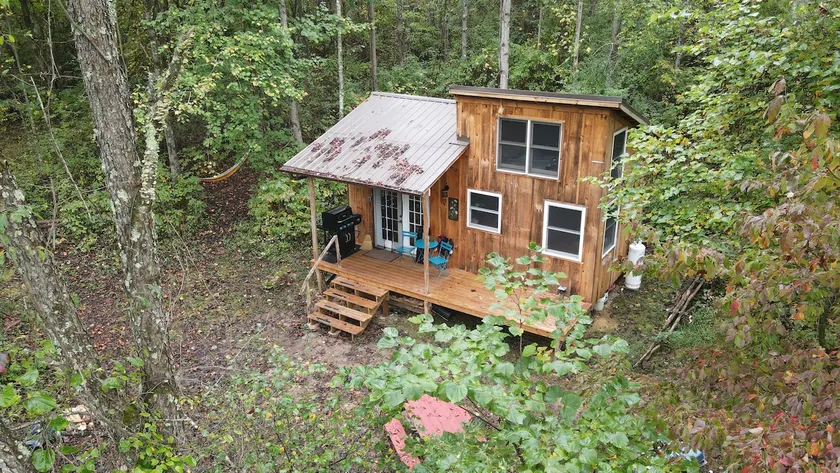 Secluded Woodland Getaway Near Athens - Image 1