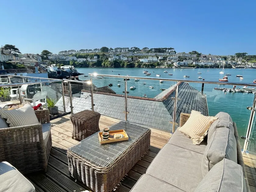 Enchanting Harbourside Cottage with Panoramic Views - Image 1