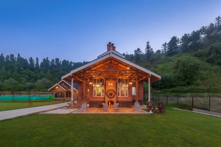 Suroor 3BR Pvt Villa W/ Central Heating @ Tangmarg - Image 1