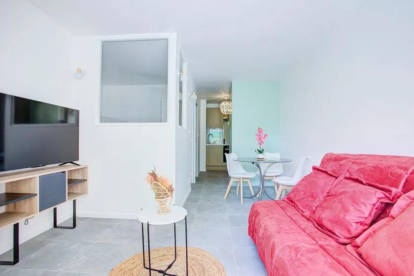 Nice 2 bedroom with terrace - Image 1