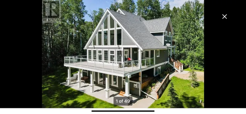 Stunning Lake House - Image 1