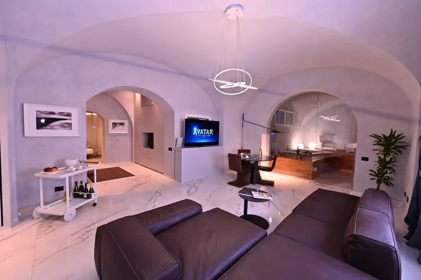 Suite in the historic center with private spa - Image 1
