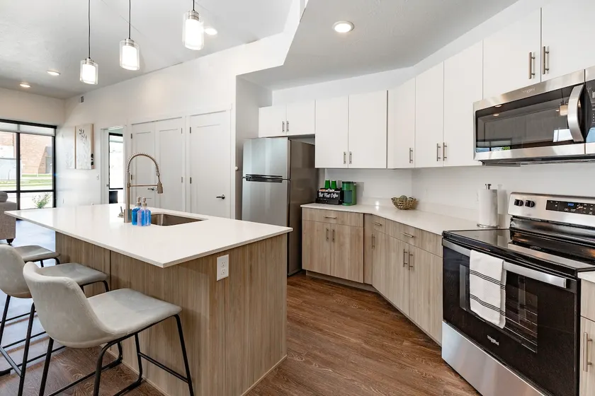 Luxury style 2 bed 2 bath apartment - Image 1