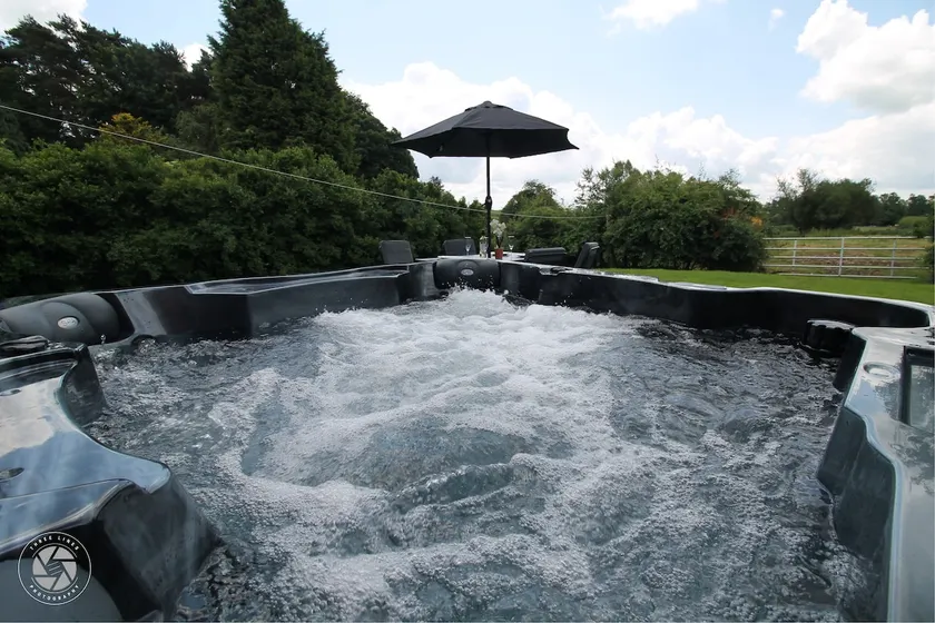 Home with HotTub near AltonTowers & Waterworld sot - Image 1