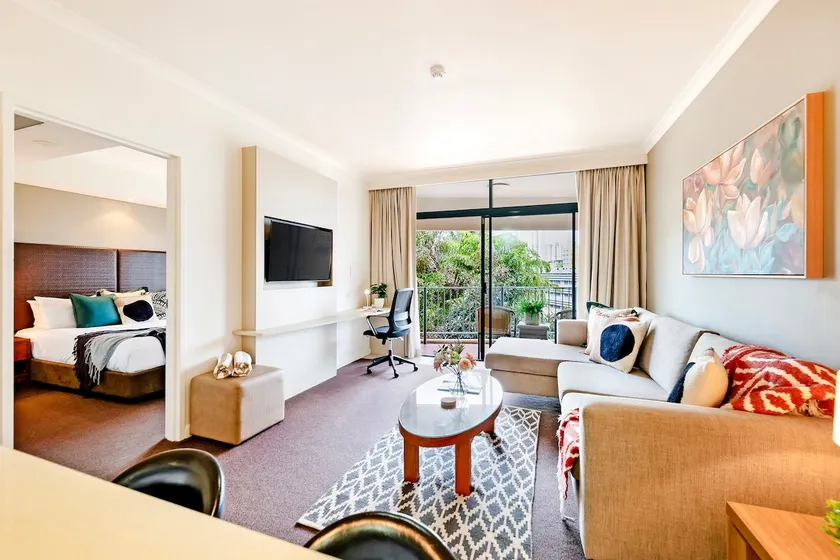 Lush Vista - Poolside Living on Esplanade with Balcony - Image 1