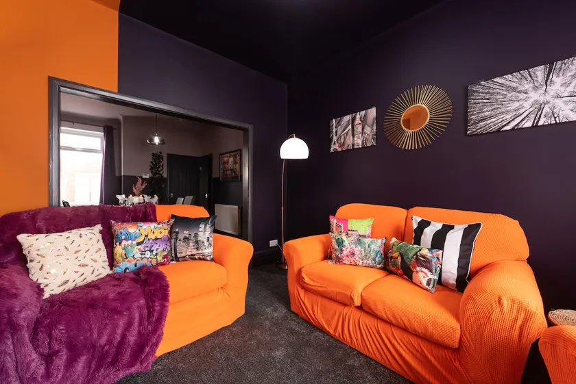 Ephphatha 4 Beds Central A63 3 Bedrms Free Wifi - Close to HRI and MKM Stadium - Image 1