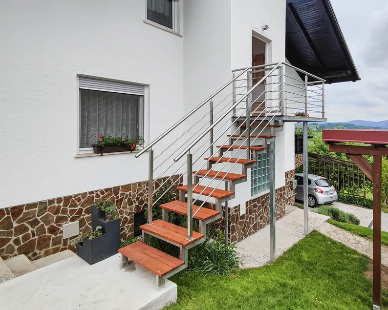 Hilltop Haven Apartment - Image 1