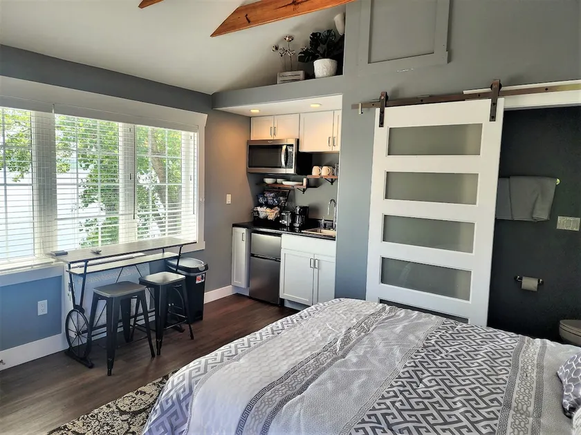 River Beach Guest House - Image 1
