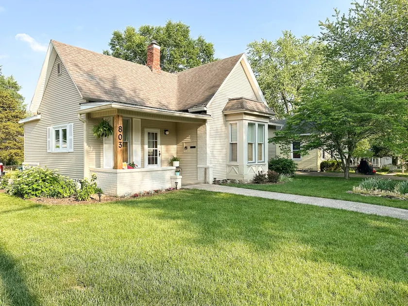 The Corner Cottage of Macomb - Image 1