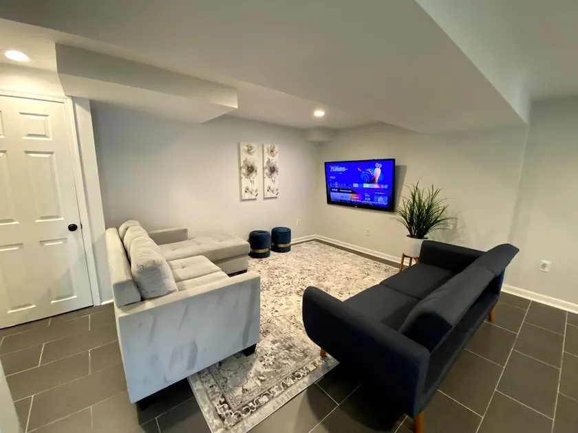 Spacious lower level unit - Close to Tyson/D.C - Image 1