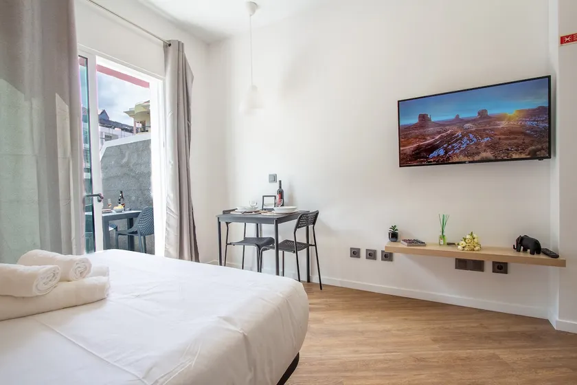 The Jolie - Apartments by the Ocean - Image 1