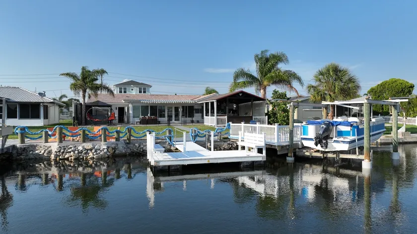 Blue Marina House - Image 1