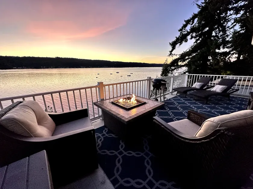 Chico Bay Inn Penthouse Suite:Hot Tub•Kayaks•Beach - Image 1