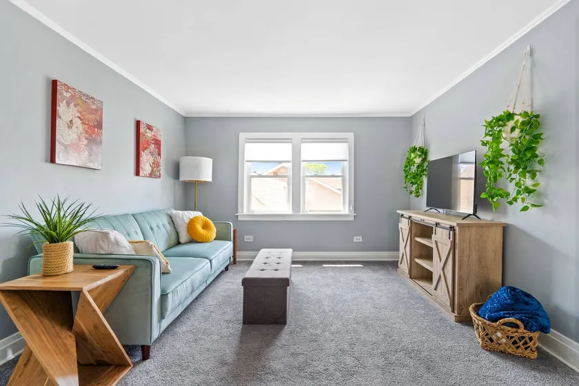 Norwood Nook – 2BR Near O’Hare & Metra - Image 1