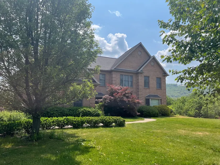 Spacious 5 BR Home near PSU and Stadium - Image 1