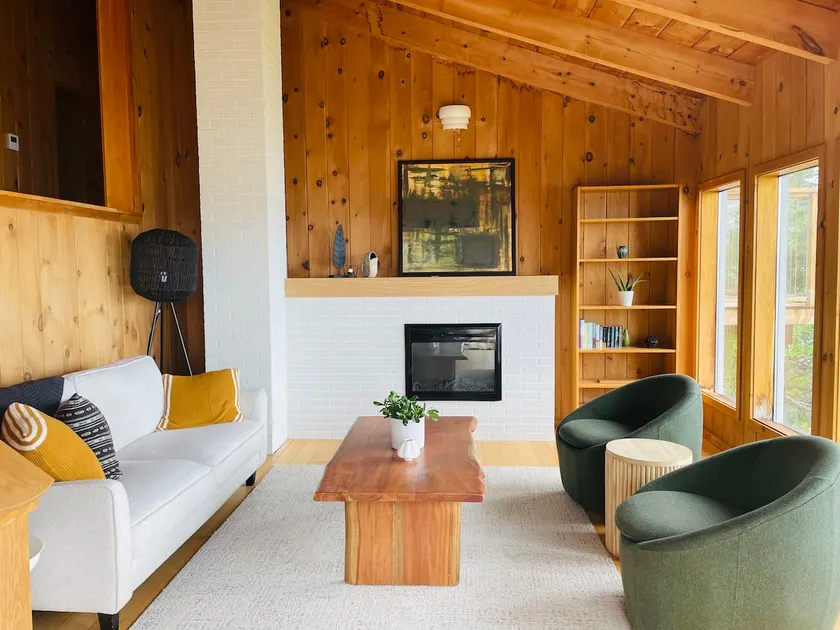 Secluded Oceanfront Spa Retreat- Hot tub & Sauna! - Image 1