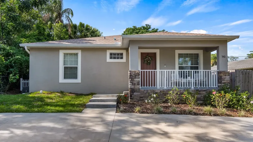Stylish Lakeview Home for Triathletes/ Family 380 - Image 1