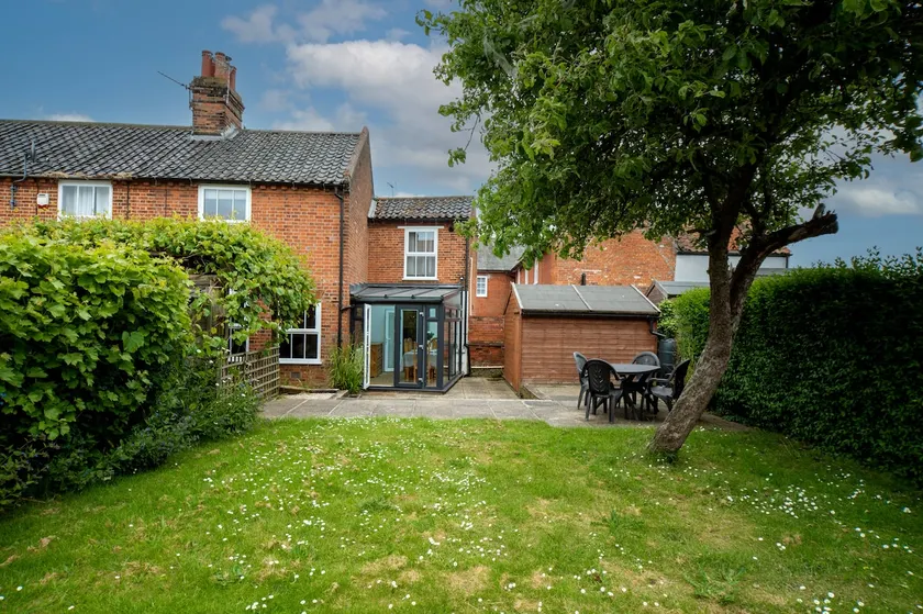 Cottage in Beccles Free Parking - Image 1