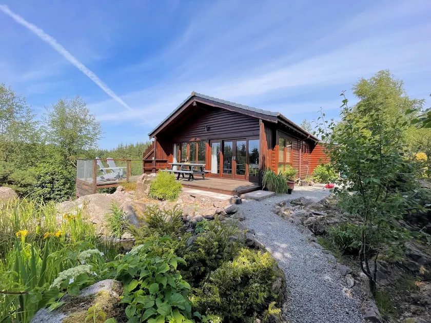 Beautiful 2BR Beach Lodge Set In Stunning Gardens - Image 1