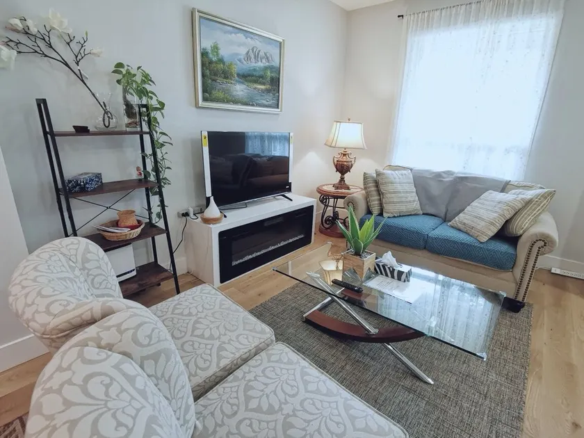 3 bedrooms House, sleeps 6 / free parking - Image 1