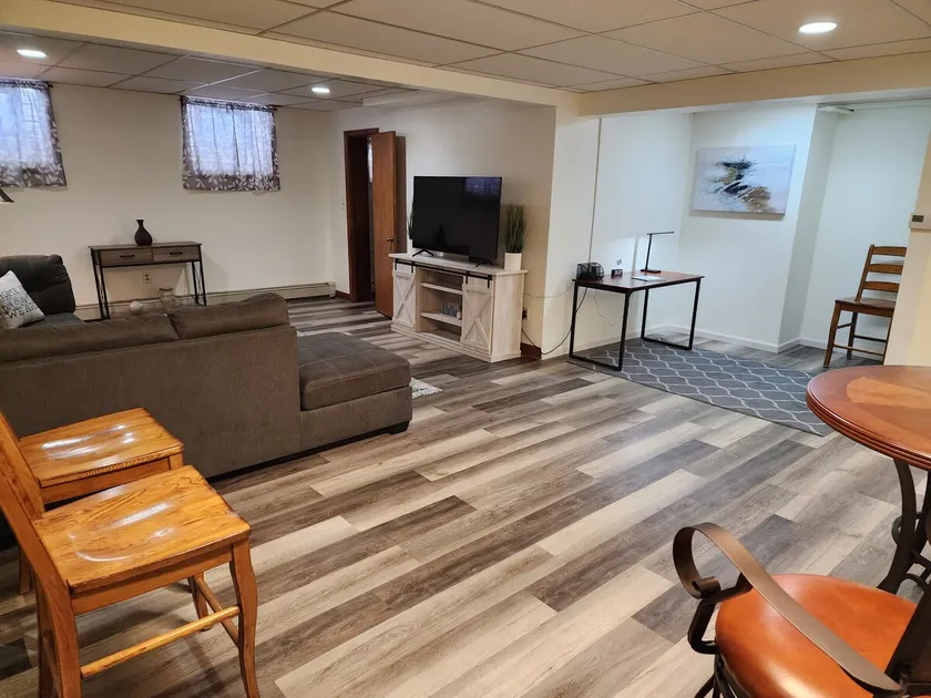 Convenient & spacious 3 bedroom - Image 1