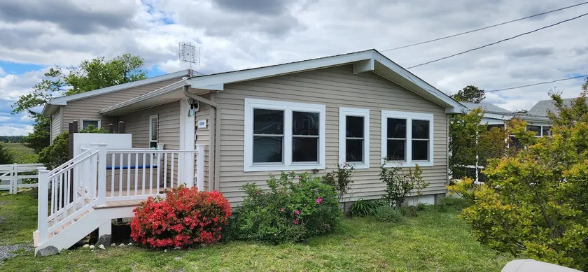 Pet Friendly Home In A Private Beach Community! - Image 1