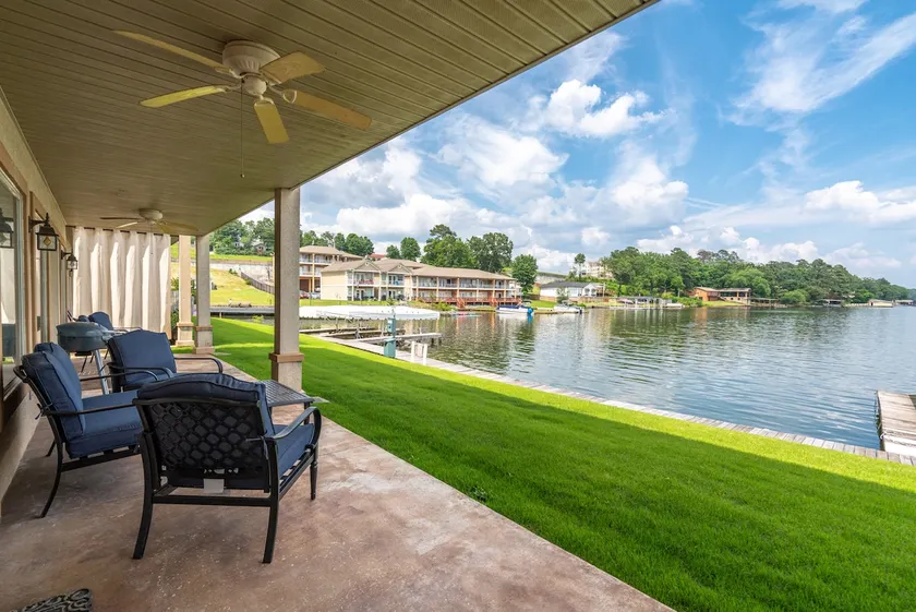Level Entry & Newly Renovated Hamilton Paradise - Image 1
