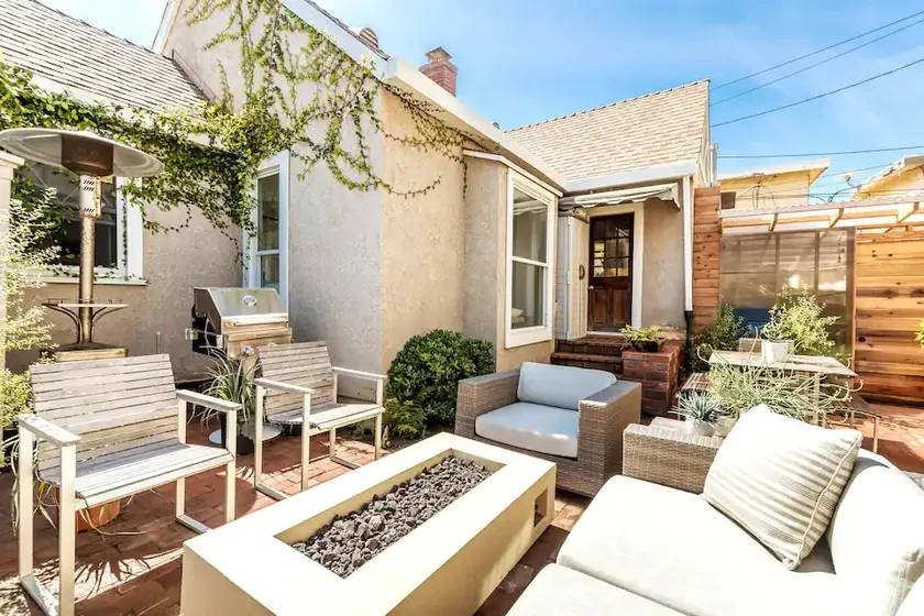 Chic Beach Bungalow 3 Blocks from the Sand - Image 1