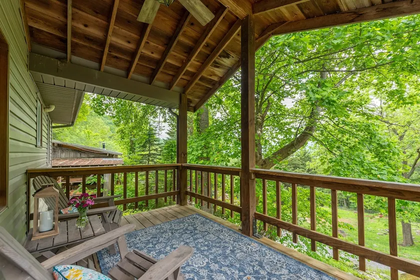 Mountain cabin getaway - Image 1