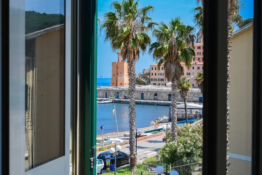 Loft il Mare Rio Marina front sea - Image 1