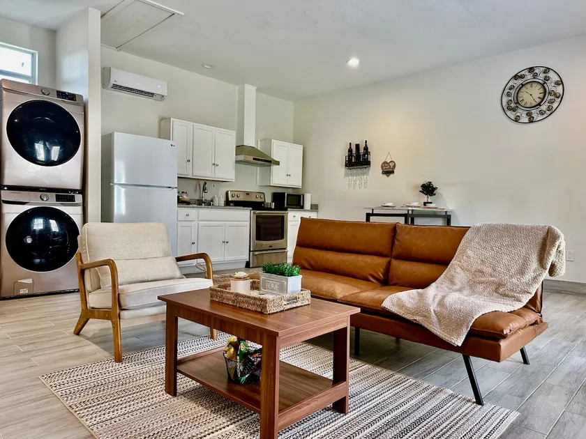 Cozy private guesthouse near HoustonCorridor - Image 1