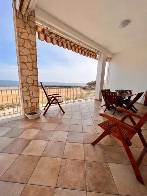 Sunrise view Terrace. 1min walk to the beach. A/C - Image 1