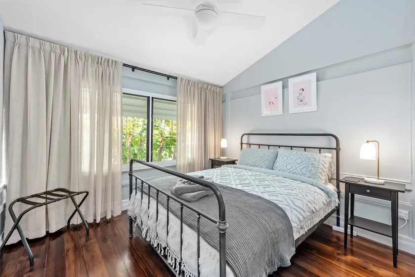 The Office! 1 Bed/1 Bath ~ New Farm - Image 1