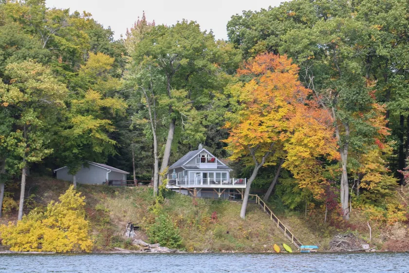 Secluded Lakehouse w/ Hot Tub, Sauna & game room - Image 1