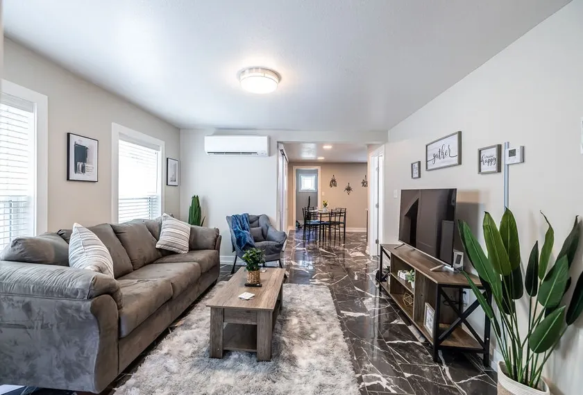 Modern 2-Bedroom Executive *Wi-Fi & Heated Floors* - Image 1