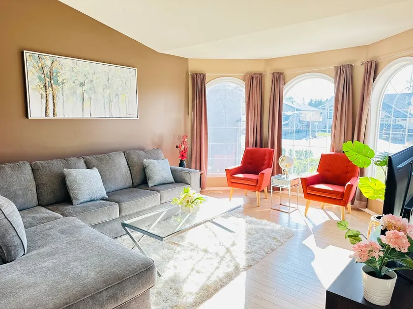 Spacious 6-bedroom House w/ Games & A/C - Image 1