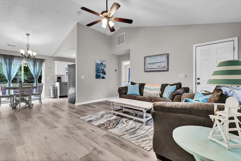 Beach House Getaway - Image 1
