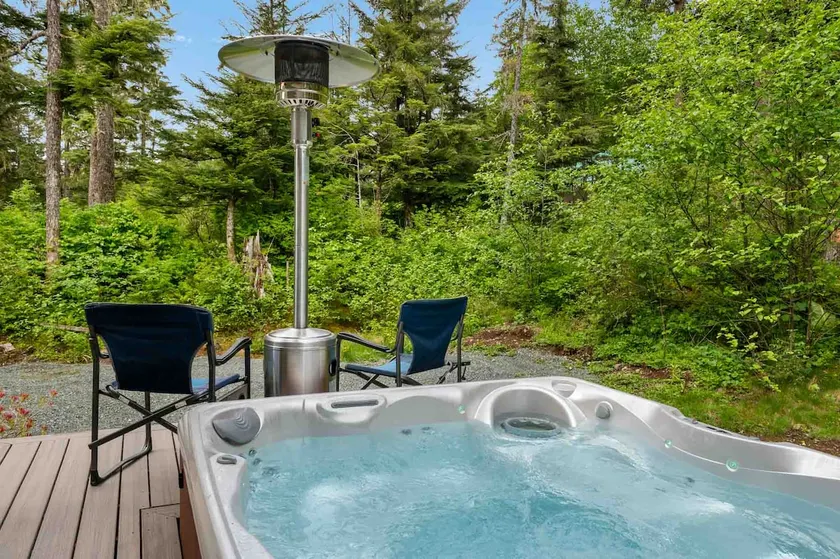Cozy 2BR Apt, King Bed/Hot tub, freshly remodeled! - Image 1