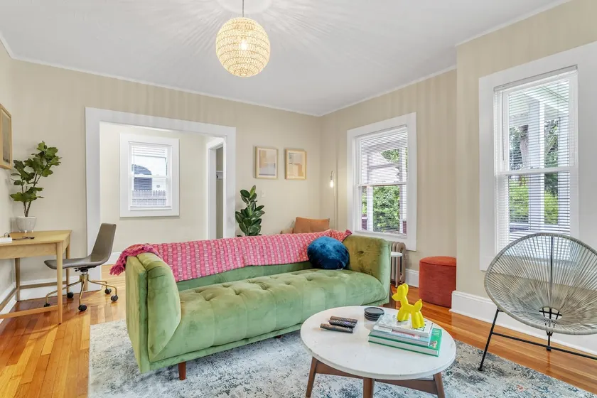 Stylish 4BR 2 Bathroom Home in Forest Park - Image 1