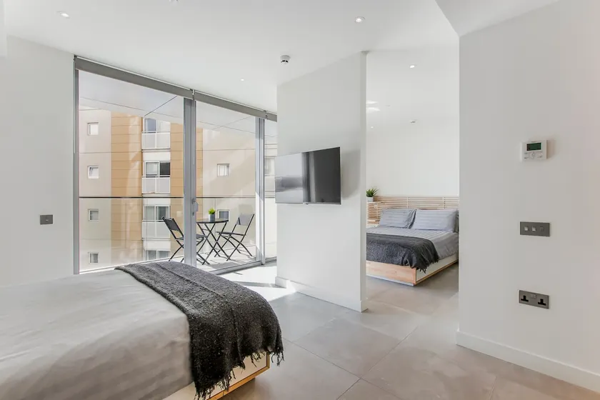 Eurocity Twin-Bed Apartment with Resort Pool - Image 1