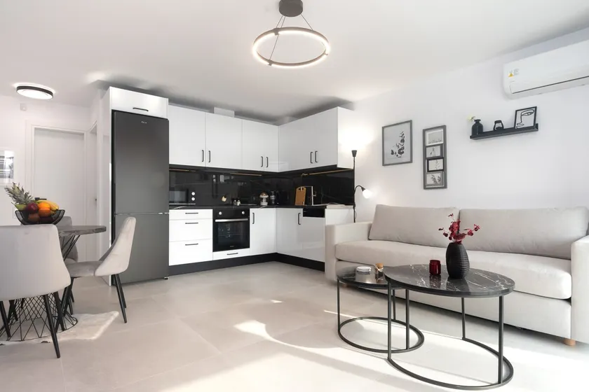 New luxury apartment with pool in Vari - Image 1