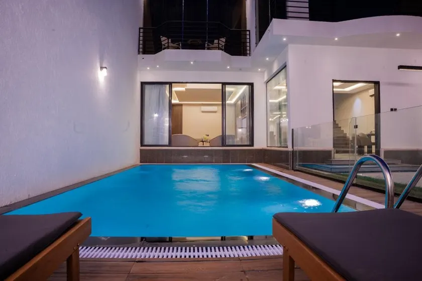 Luxurious two-story apartment with private pool (1) - Image 1