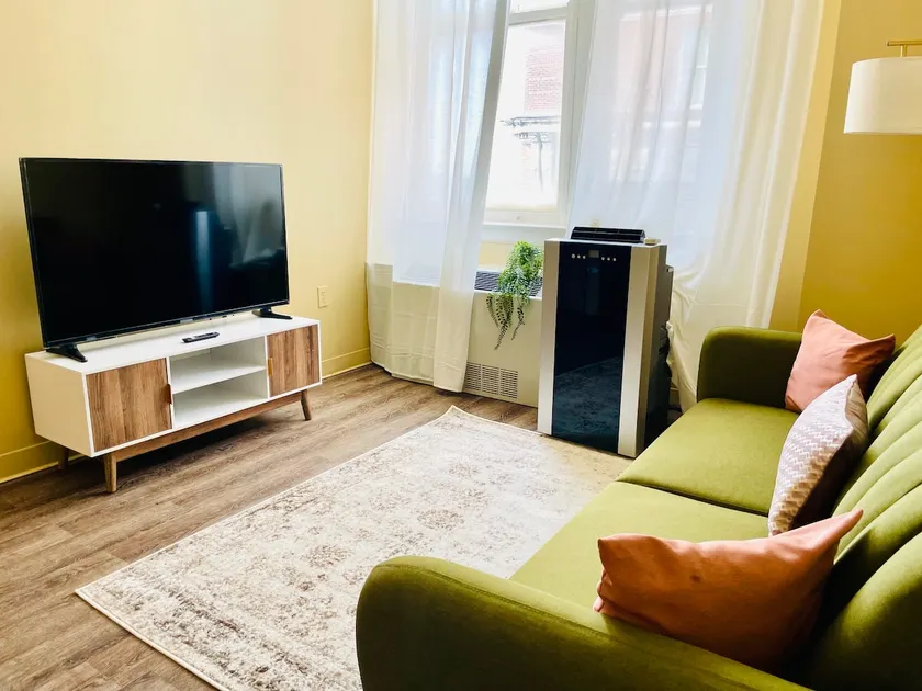 Serene 1 Br - Walk in Downtown Memphis! - Image 1