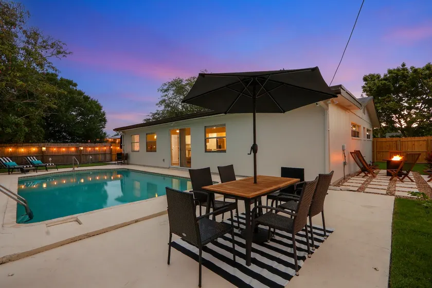 *NEW* Renovated Coastal Cottage - Image 1