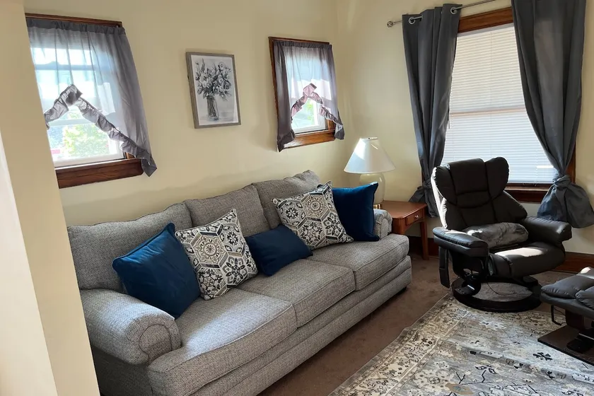 Cozy 2BR Bungalow Dog friendly - Image 1