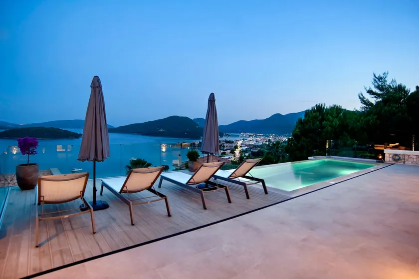 Villa Haris with Sea Views and Private Pool - Image 1