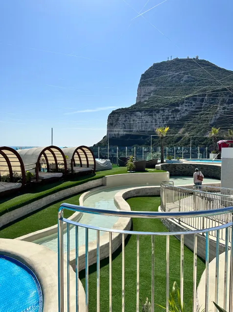 Ocean Spa Plaza with full Sky TV - Image 1
